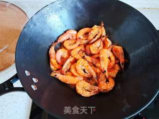 青椒焖虾的做法步调：6