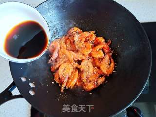 青椒焖虾的做法步调：7