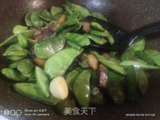腊肉炒藊豆的做法步调：3
