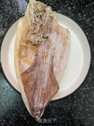 利剑萝卜煲干鱿鱼的做法步调：1