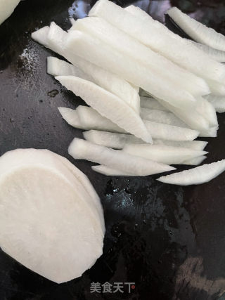 利剑萝卜煲干鱿鱼的做法步调：3