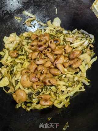 老坛酸菜炒猪年夜肠的做法步调：8