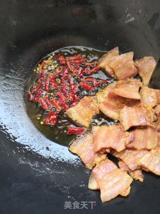 腊肉炒饵块的做法步调：6