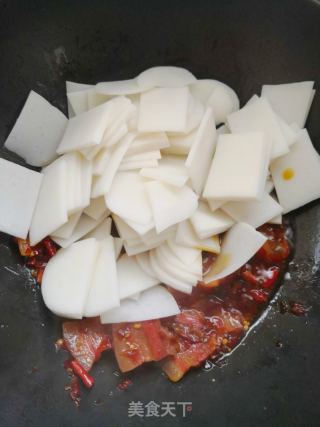 腊肉炒饵块的做法步调：8