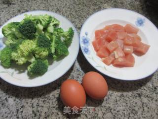 西兰花单鸡的做法步调：1