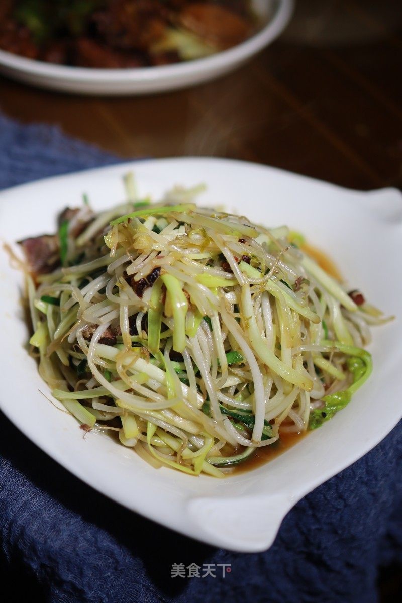 腊肉炒芽菜韭黄的做法