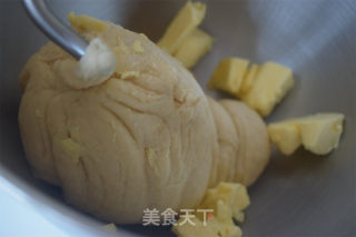 烘焙小利剑沉紧揉脱手套膜，便宜又喷鼻又硬年夜吐司的做法步调：5