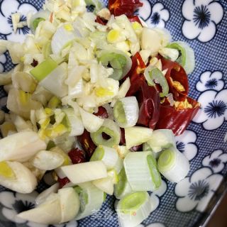 白萝卜炒菜芯的做法步调：2