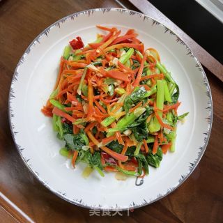白萝卜炒菜芯的做法步调：10