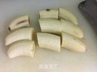 炸喷鼻蕉的做法步调：1
