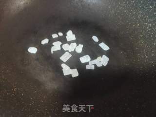 白烧五花肉的做法步调：1