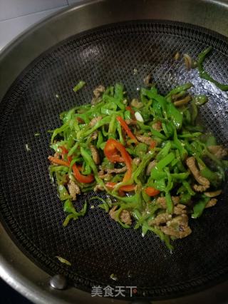 肉丝炒薄皮椒的做法步调：14