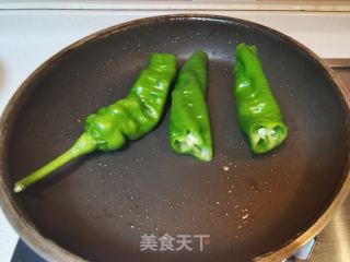 擂椒京彩的做法步调：1