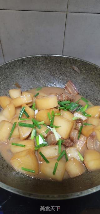 腊肉焖利剑萝卜的做法步调：11