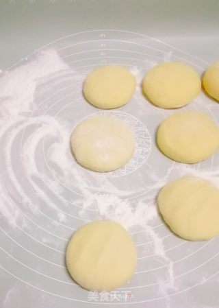 玉米里收里饼的做法步调：6