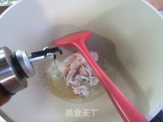 蘑菇肥肉片炒莴笋的做法步调：4