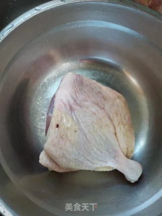 利剑果收竹焖鸭的做法步调：1