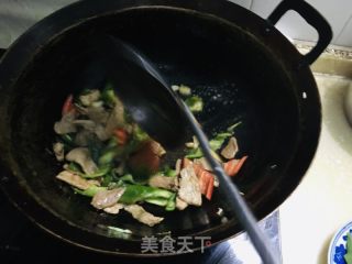 青蒜炒肉片的做法步调：5