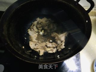 青蒜炒肉片的做法步调：4