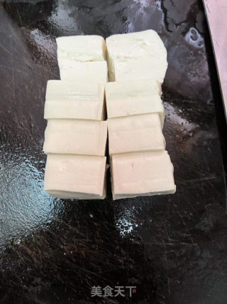 豆腐炖黄骨鱼的做法步调：1