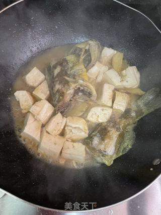豆腐炖黄骨鱼的做法步调：9
