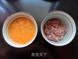 肉终炒鸡蛋的做法步调：1