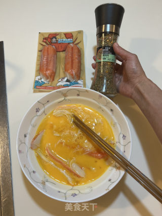 蟹肉棒炒蛋的做法步调：1