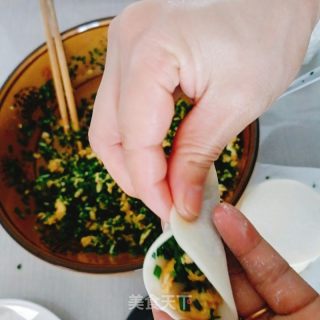 韭菜鸡蛋火饺的做法步调：10