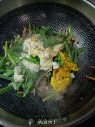 鹿茸菇韭菜炒鸡蛋的做法步调：18
