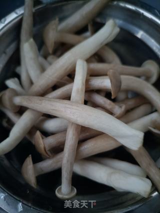 鹿茸菇韭菜炒鸡蛋的做法步调：3