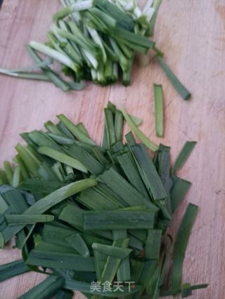 鹿茸菇韭菜炒鸡蛋的做法步调：2