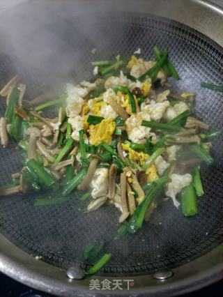 鹿茸菇韭菜炒鸡蛋的做法步调：19