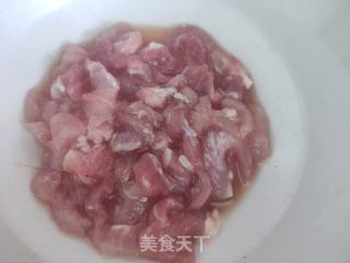肉丝炒饼的做法步调：1