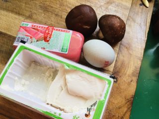 京彩豆腐羹的做法步调：1