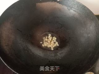 西兰花梗炒虾仁的做法步调：4