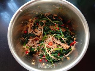 金针菇拌菠菜的做法步调：7