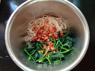 金针菇拌菠菜的做法步调：6