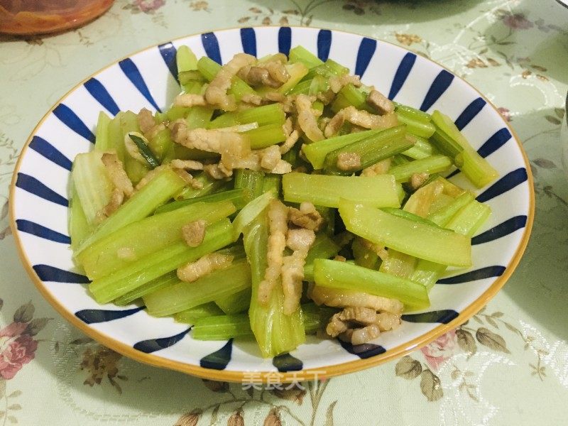 芹菜炒肉丝的做法