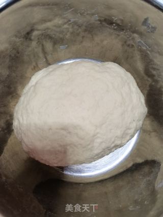 家常葱花饼的做法步调：1