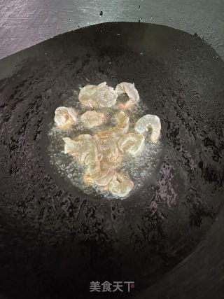 西芹炒虾仁的做法步调：3