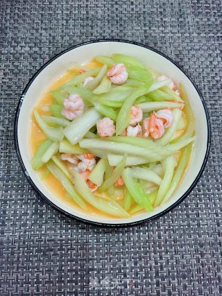 西芹炒虾仁的做法步调：9