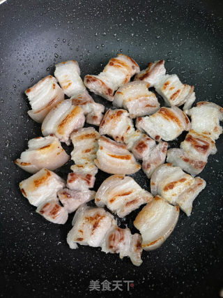 五花肉烧鹌鹑蛋的做法步调：6