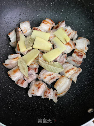 五花肉烧鹌鹑蛋的做法步调：7