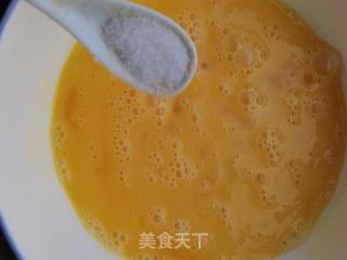 韭菜鸡蛋饼的做法步调：2