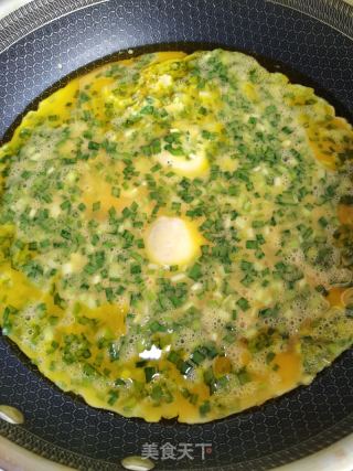 韭菜鸡蛋饼的做法步调：5