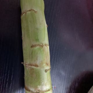 莴笋丝炒油渣的做法步调：1