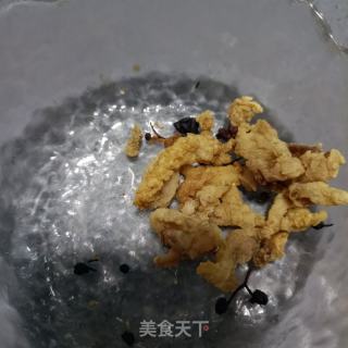 莴笋丝炒油渣的做法步调：3