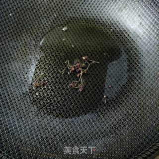 莴笋丝炒油渣的做法步调：4