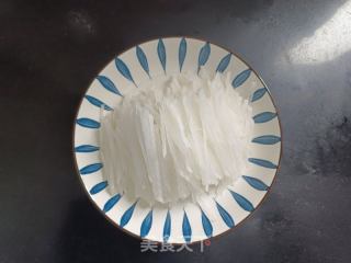凉拌葱油萝卜丝的做法步调：2