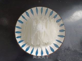 凉拌葱油萝卜丝的做法步调：3